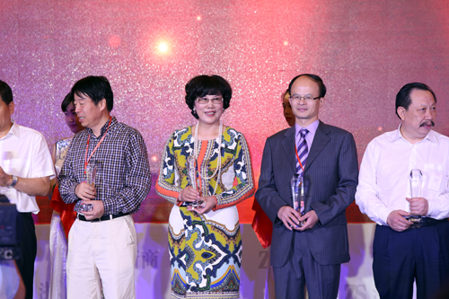 ku娛樂真人體育平臺下載控股集團董事局主席李藝連榮獲“浙商十年功勳獎”