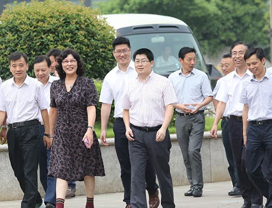 安徽省副省長朱從玖來ku娛樂真人體育平臺下載調研