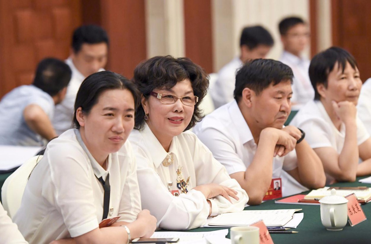 ku娛樂真人體育平臺下載集團董事局主席李藝連履職省黨代會風采