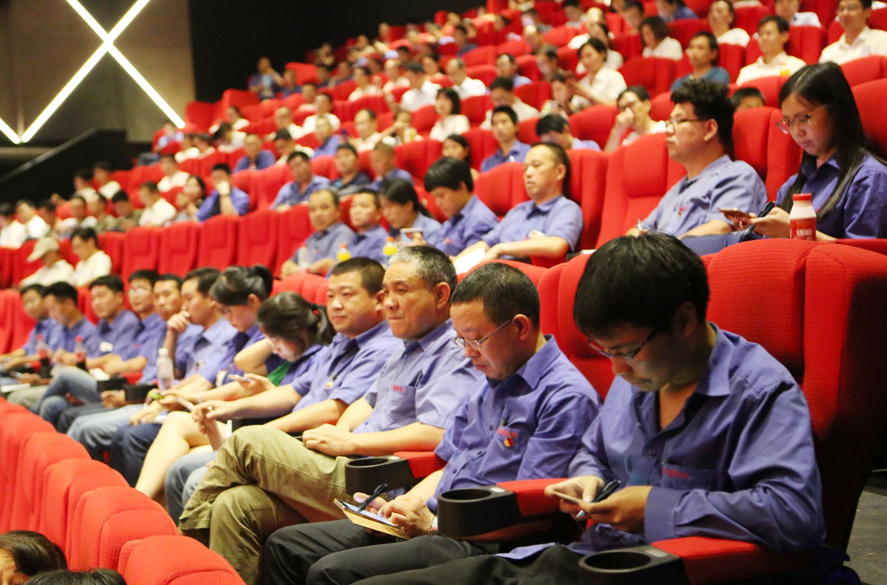 ku娛樂真人體育平臺下載集團黨委開展“兩學一做”主題教育常态化、制度化暨紀念建黨96周年紅色觀影活動