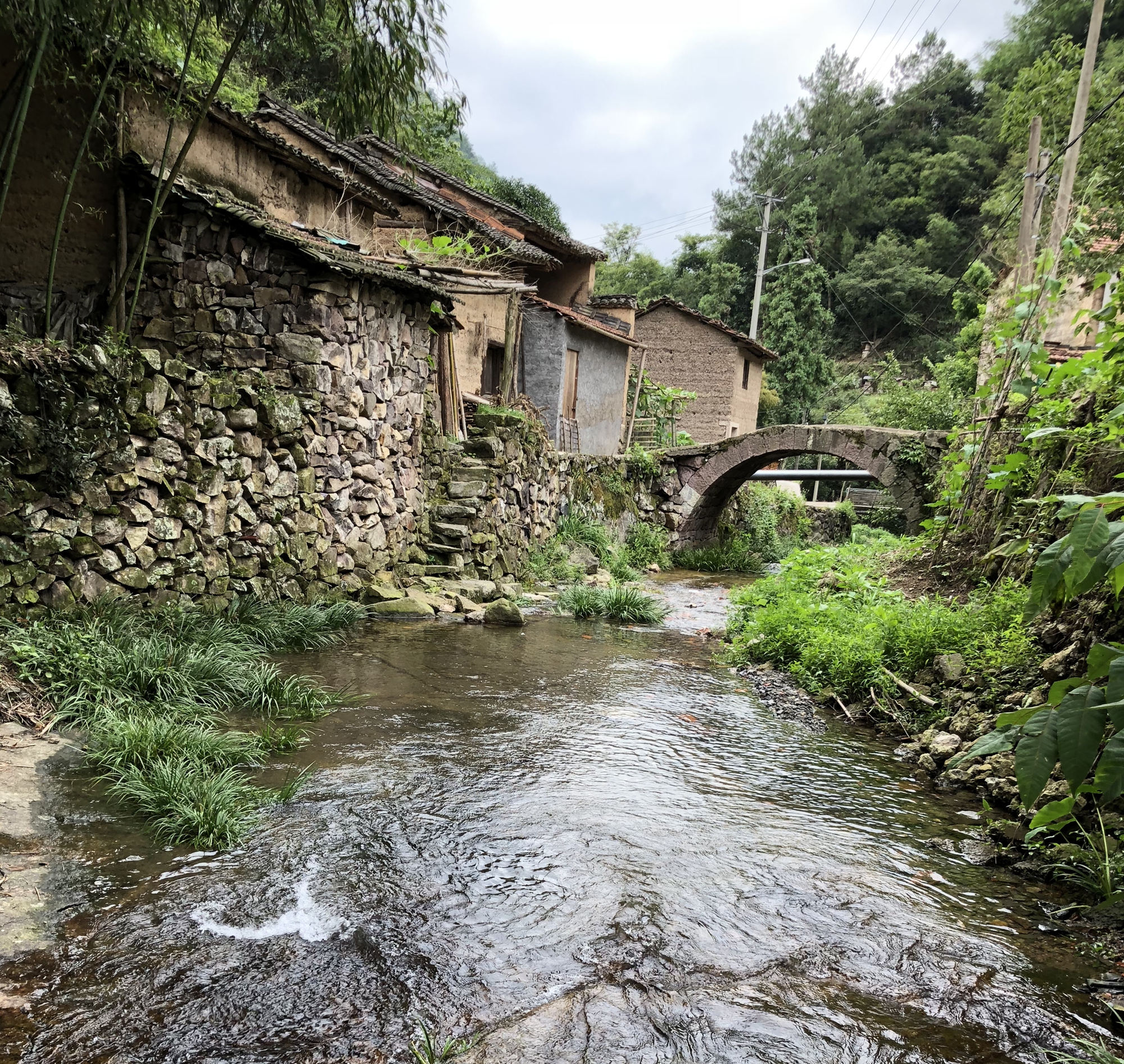 ku娛樂真人體育平臺下載集團舉行“千企結千村 消滅薄弱村”鄉村基金設立暨村企結對簽約儀式