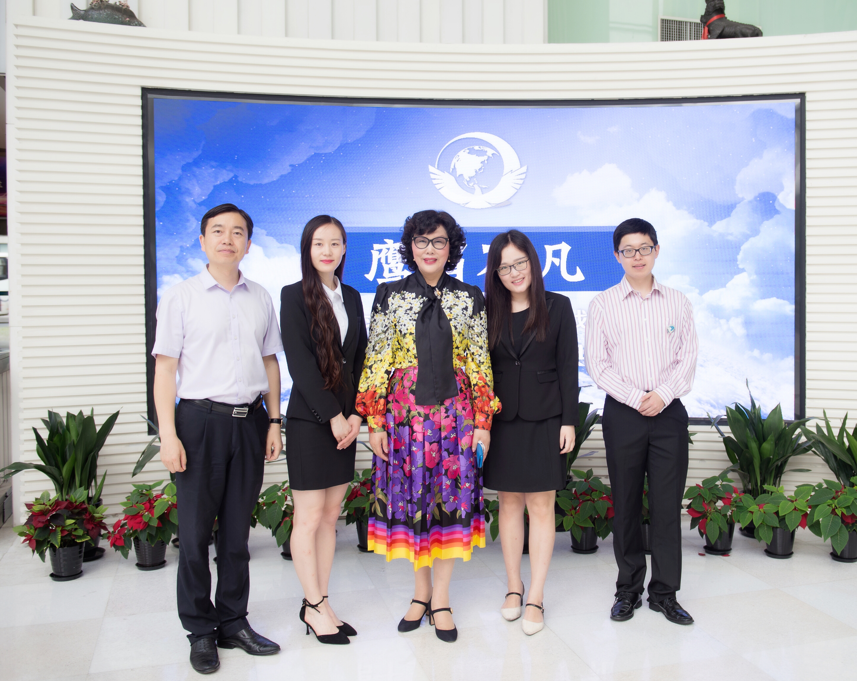 一路芳華:ku娛樂真人體育平臺下載集團董事局主席李藝連出席求是強鷹十五期結業典禮